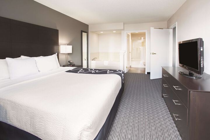 Room 8 of 40