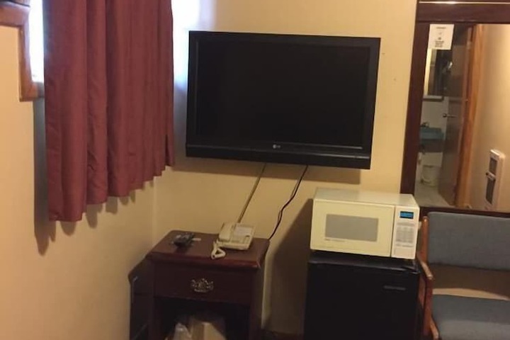 Room 6 of 11