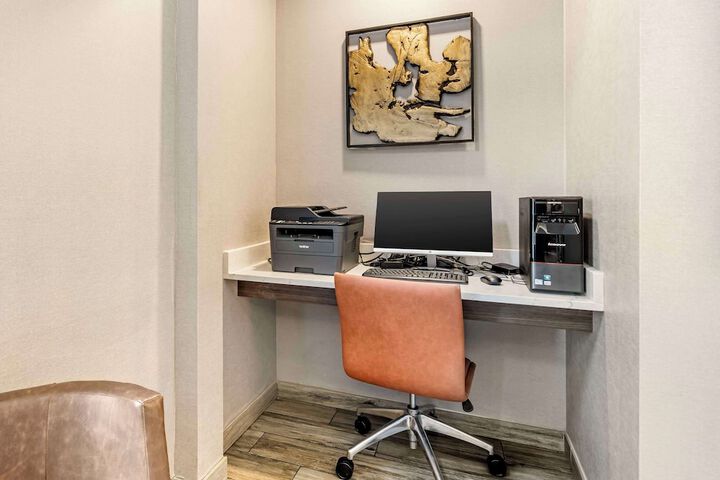 Business Center 35 of 36