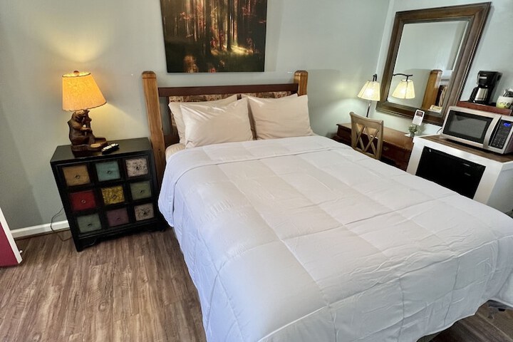 Room 128 of 191