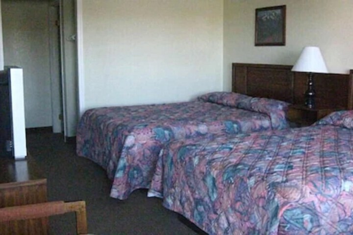 Room 6 of 10