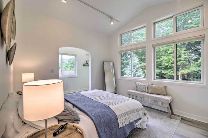 Airy & Bright Hideaway Near Smugglers Notch!
