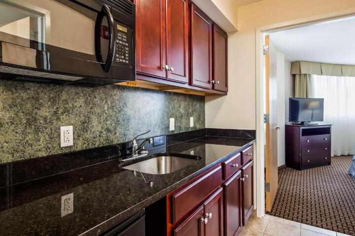 Best Western Plus Philadelphia Airport South at Widener University