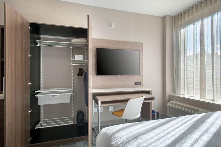 Room 12 of 24