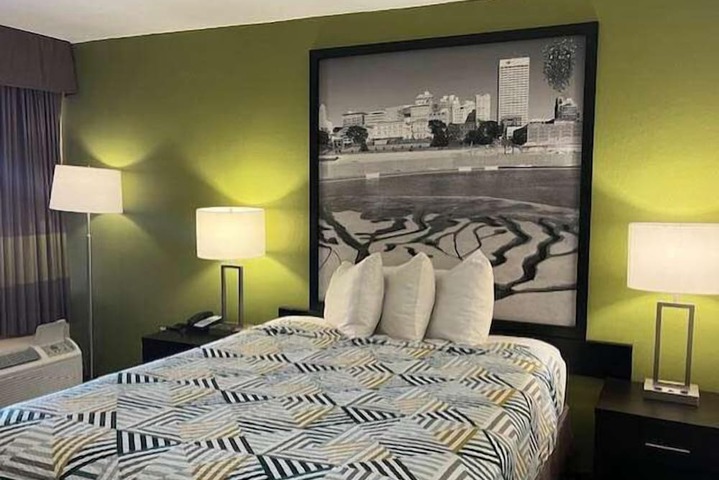 Room 19 of 33