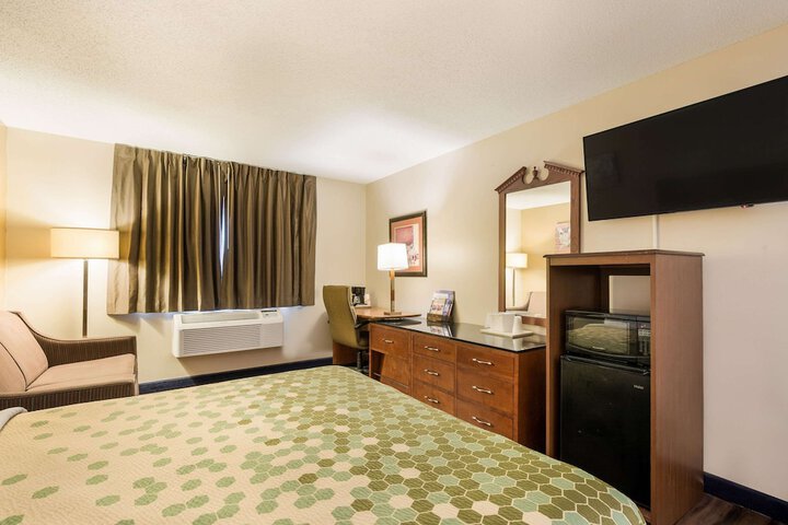 Room 18 of 48