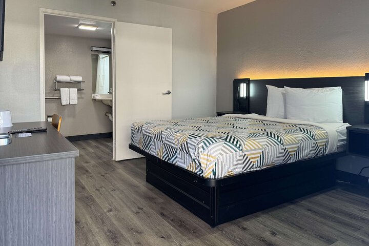 Room 27 of 34