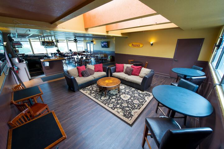 Lounge 69 of 73