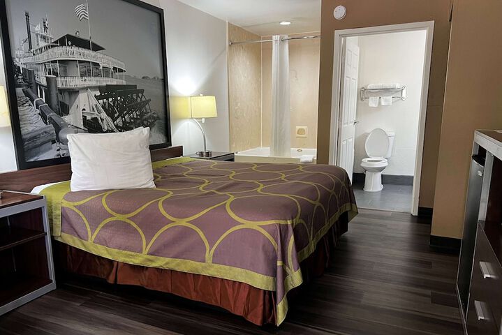 Super 8 by Wyndham Slidell