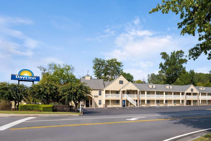 Days Inn by Wyndham Canton