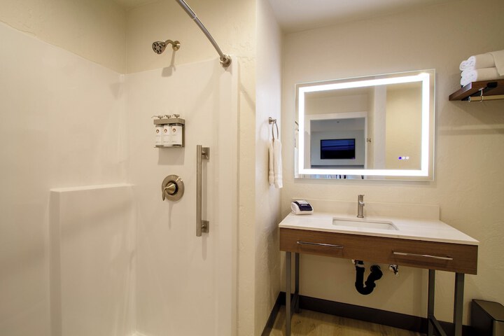 Sandpoint Hotel & Suites Downtown