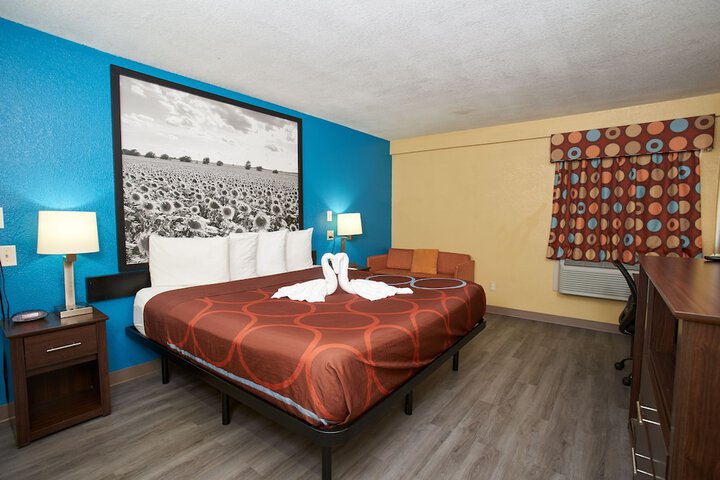 Room 17 of 94