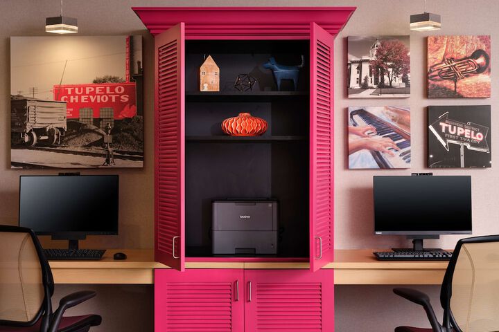 Business Center 32 of 33