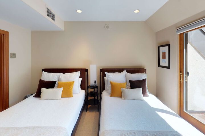 Room 306 of 361