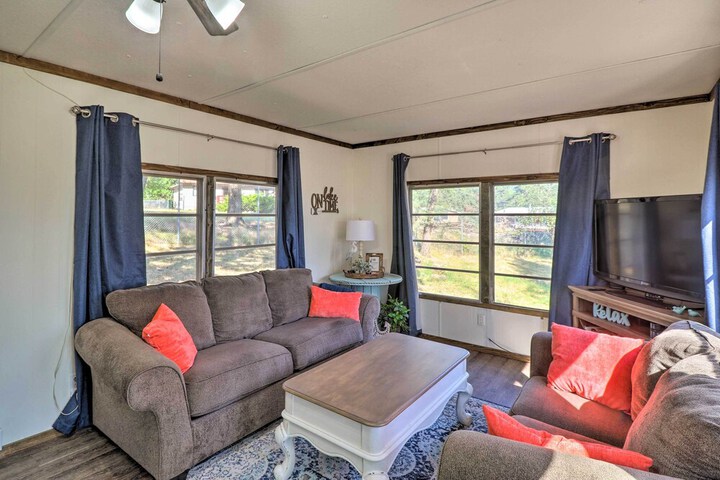 Cozy Lakeside Home w / Lake & Mountain Views!