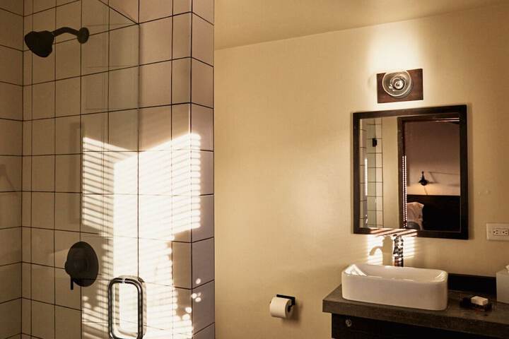 Room 18 of 28