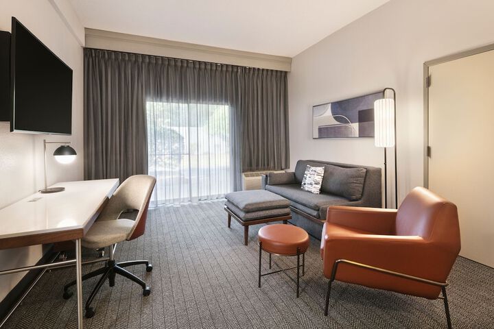 Room 21 of 38