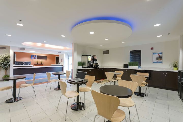 Motel 6 Brandon MB