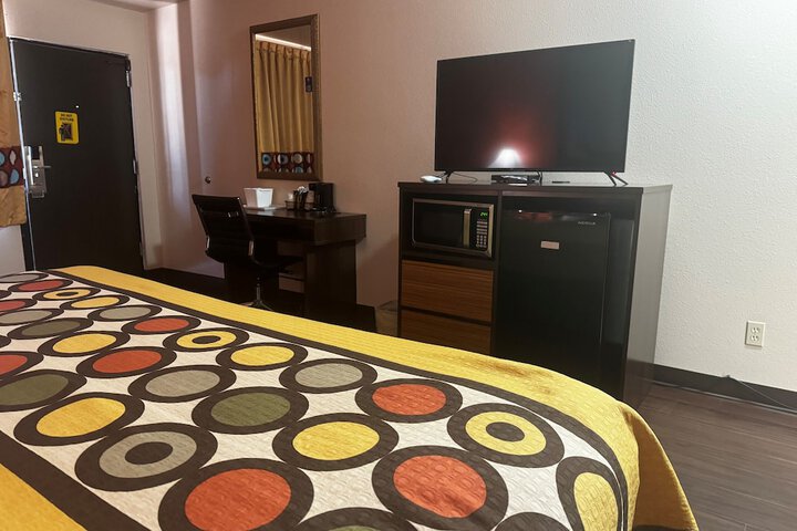 Room 25 of 33