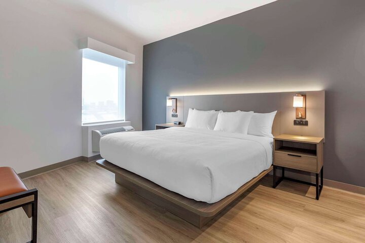 Room 32 of 82