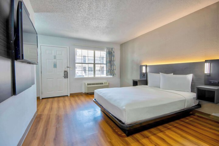 Room 22 of 38