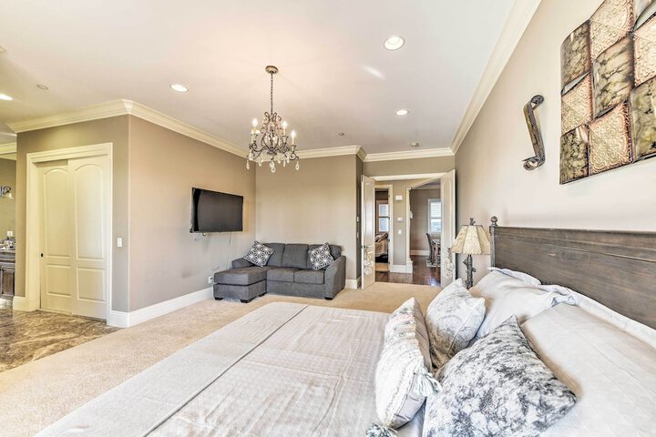 Near Wineries: Elk Grove Getaway w / Saltwater Pool