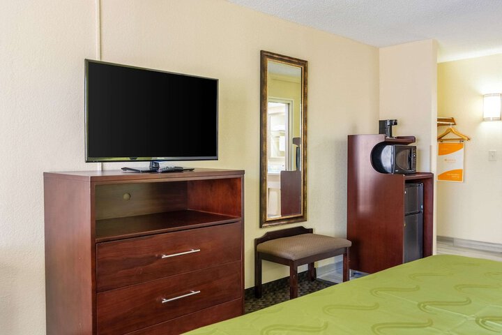 Room 7 of 26