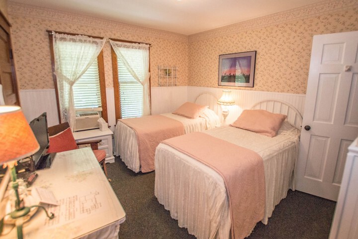 Room 84 of 162