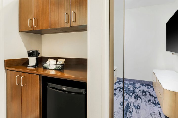 Room 14 of 37