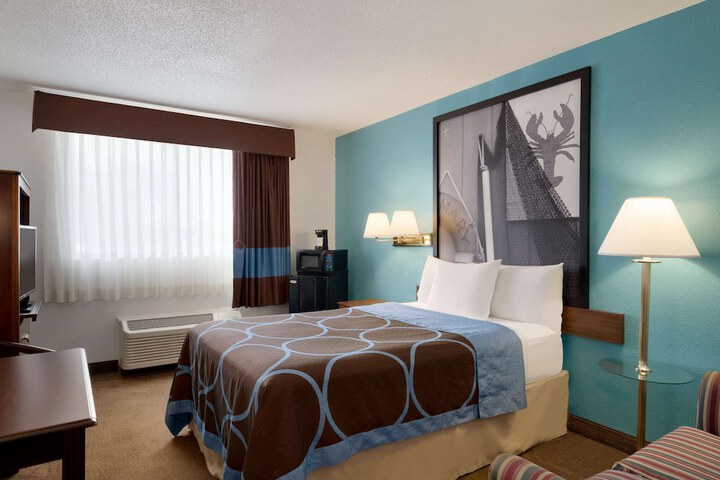 Room 11 of 27