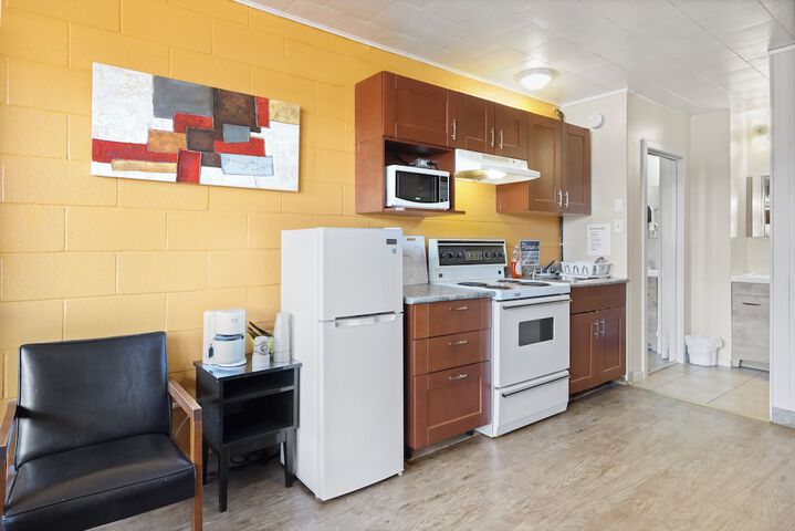 Dauphin Inn Express