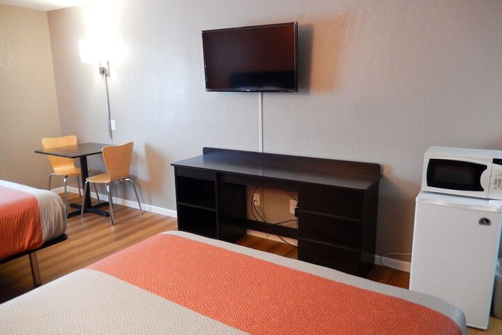 Motel 6 Rossford OH