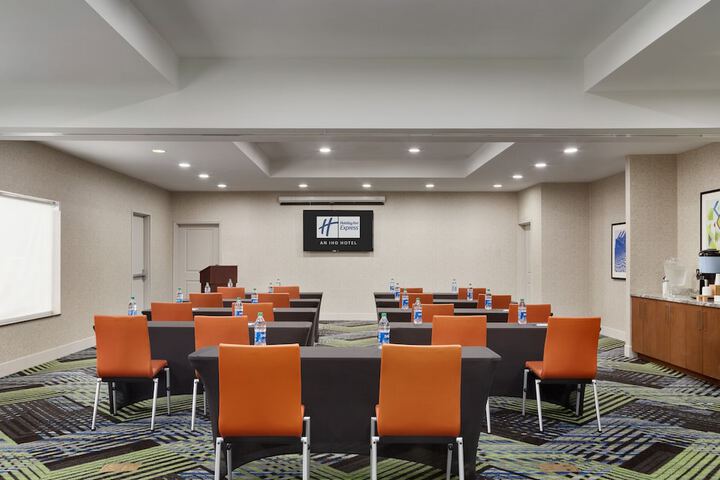 Holiday Inn Express Inn & Suites Searcy by IHG