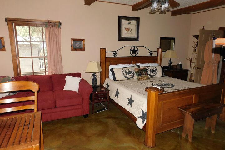 Equinox Inn at Canyon Lake