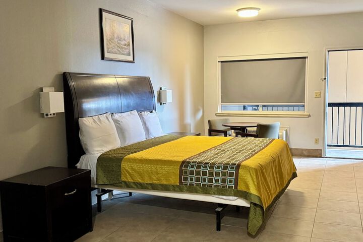 Texas Inn and Suites City Center at University Dr.