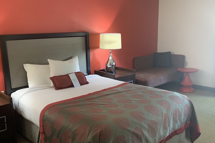 Room 34 of 62