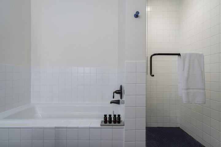 Hu. Hotel