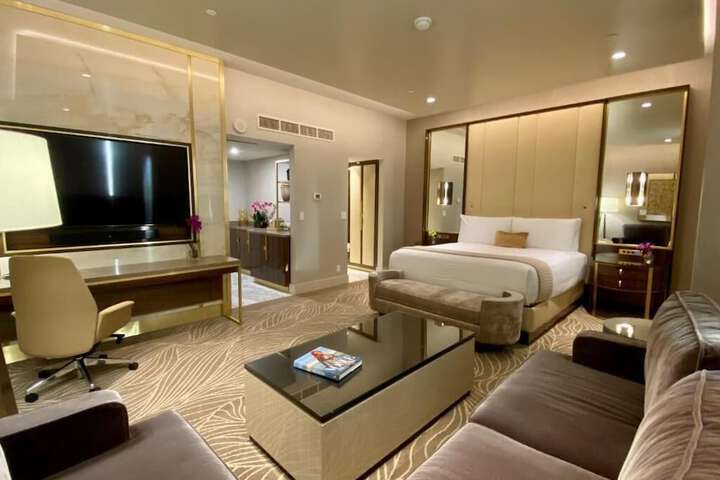 Room 71 of 107