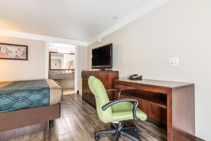 Room 14 of 37