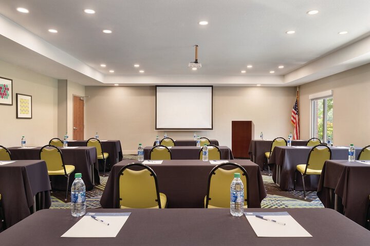Holiday Inn Express Hotel & Suites Lavonia by IHG