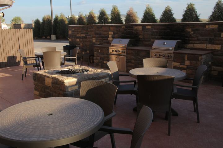 Little Missouri Inn & Suites