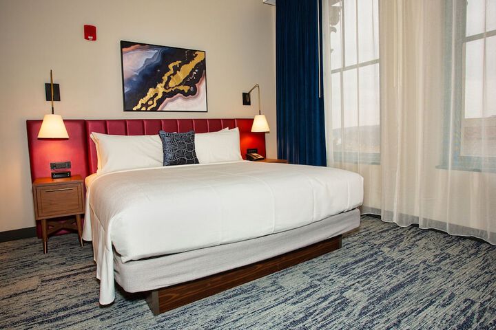 BLU-Tique Akron, a Tribute Portfolio Hotel