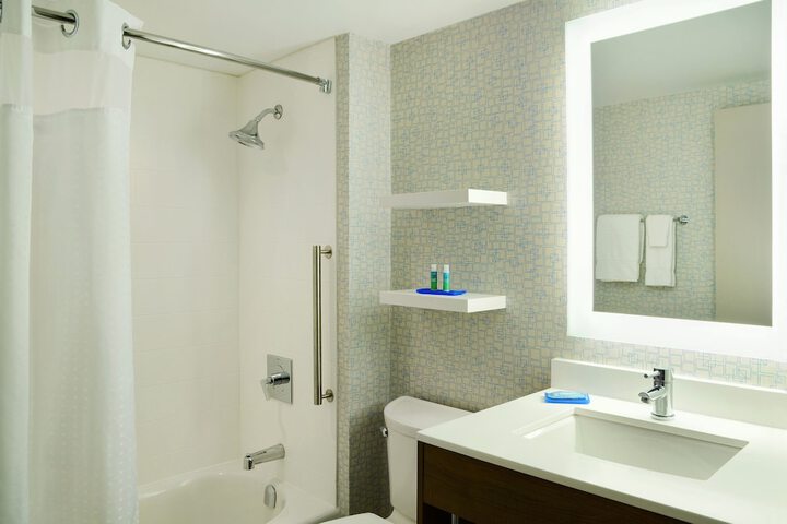 Holiday Inn Express Toronto - Downtown by IHG