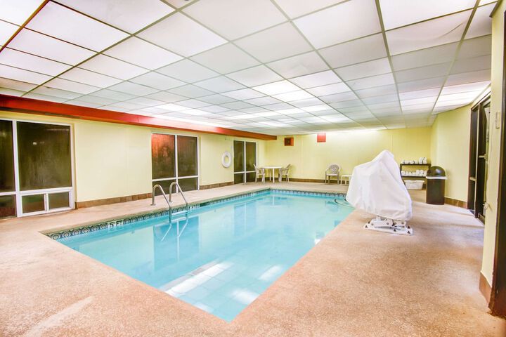 Comfort Inn & Suites Macon North I-75