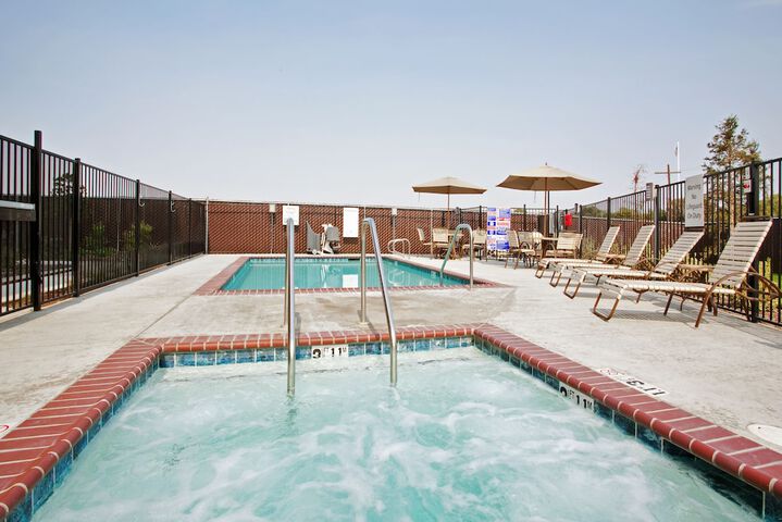 Pool 10 of 42