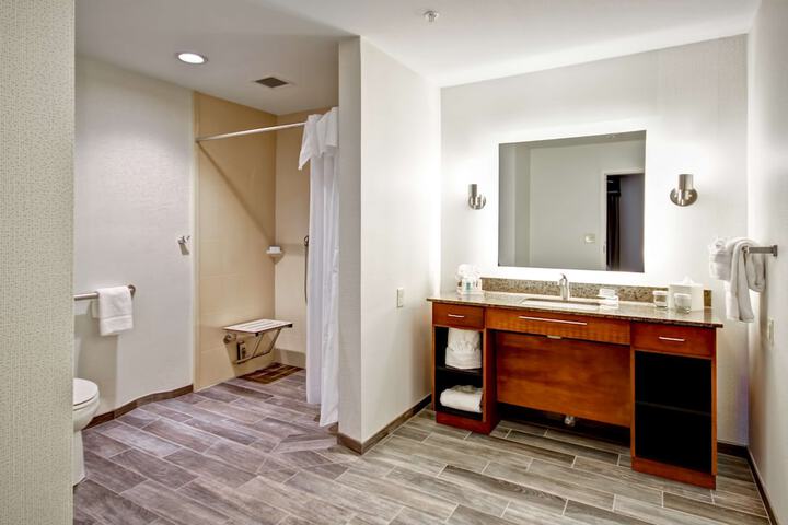 Room 9 of 32