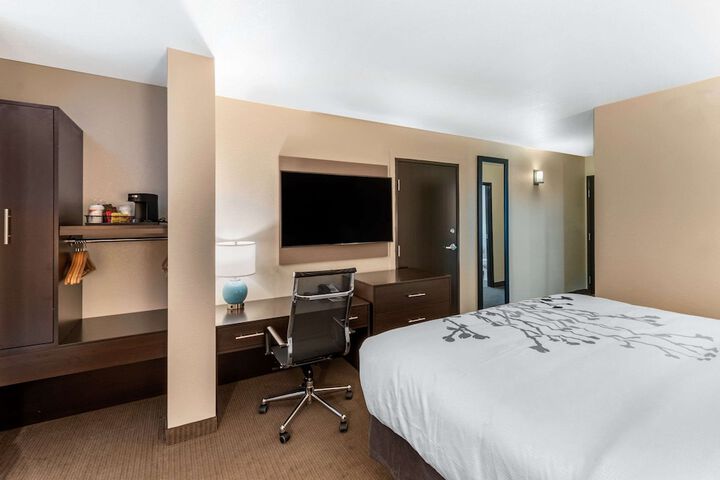 Room 13 of 35