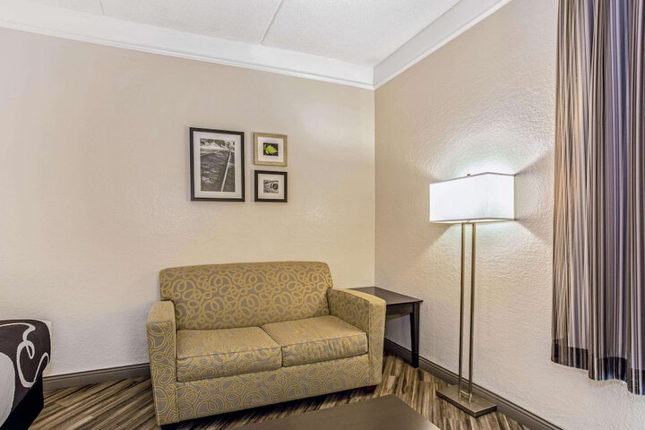 Room 48 of 77