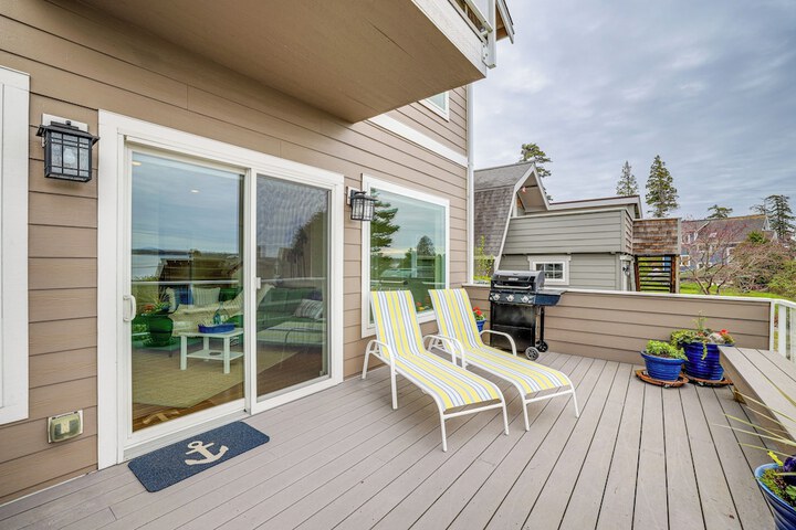 Beautiful Birch Bay Retreat w / Deck & Fire Pit!