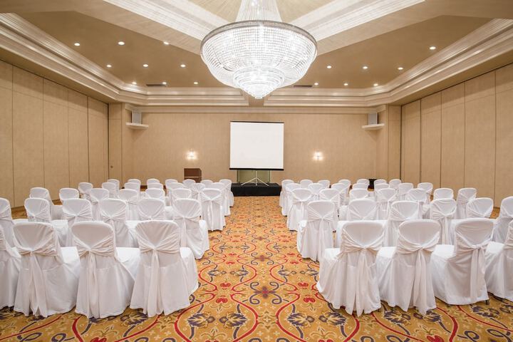 Ballroom/Hall 21 of 25